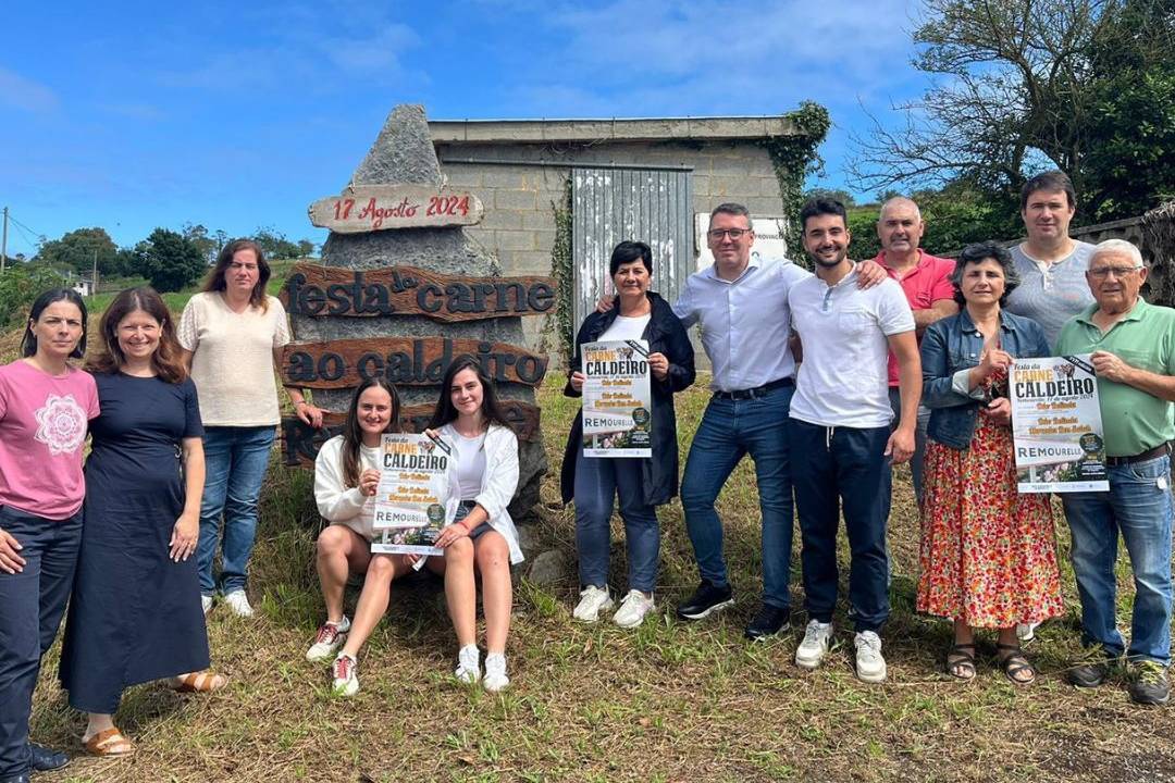 150824 Foto presentación carne ao caldeiro Remourelle_