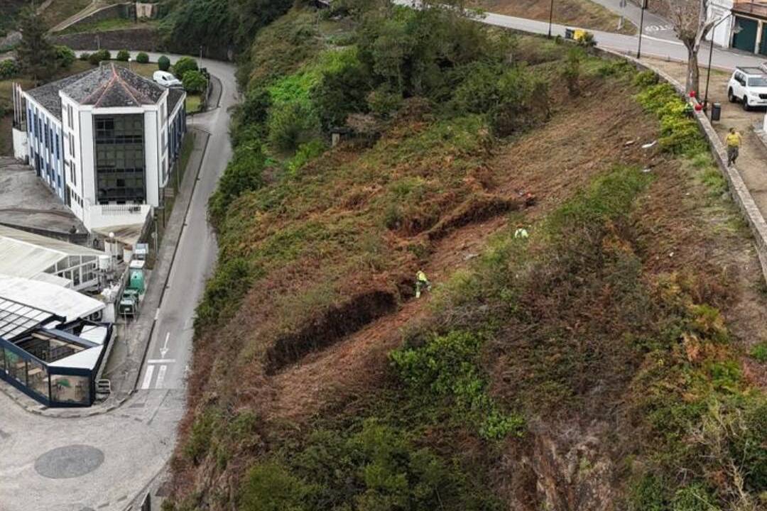 180925 Foto zona fonte Guimarán e Capela de San Miguel