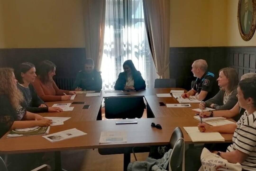 260925 A Mesa Interinstitucional contra a Violencia de Xénero e o Consello Municipal das Mulleres reuníronse en Ribadeo