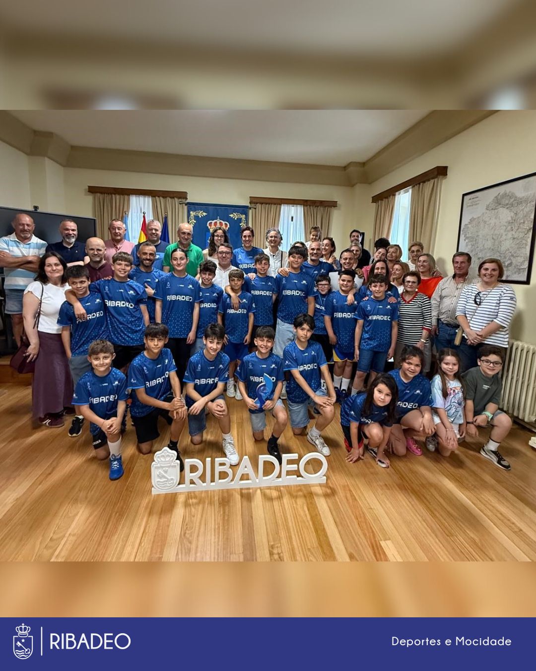 Recepción no Concello ao Club de Baloncesto Ría de Ribadeo antes de emprender viaxe rumbo a Córdoba para participar no Campionato de España de Minibasket.