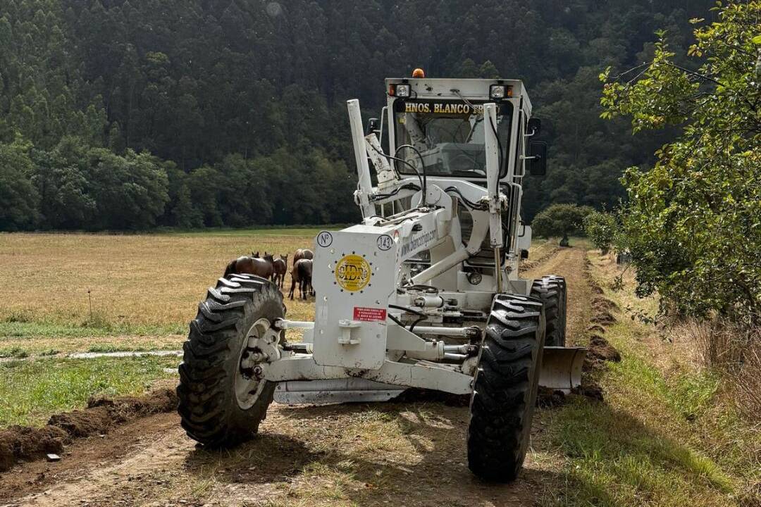 Ribadeo segue mellorando as pista da concentración dentro do Plan Avanza Rural coa colaboración da Xunta de Galicia.