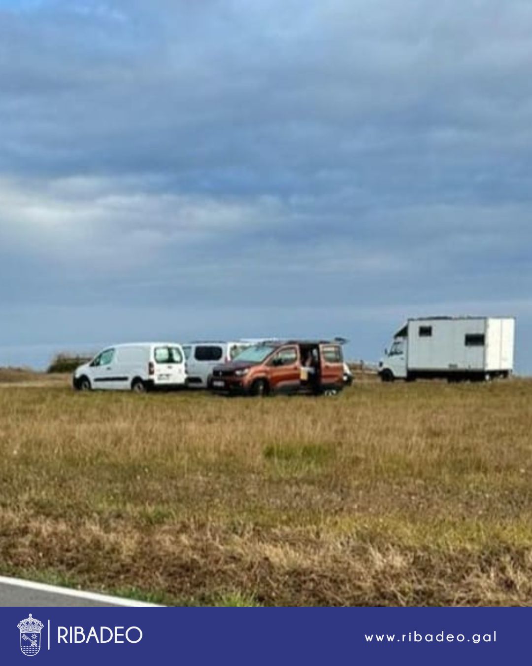 Ribadeo prepara unha ordenanza para regular o estacionamento das caravanas no concello.