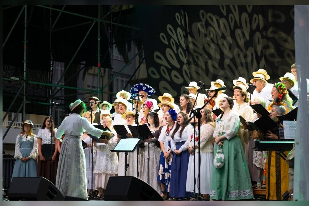 A IX edición do Ribadeo Indiano converterá a vila nun gran escenario musical onde a tradición galega e a herdanza de ultramar se dan a man do 10 ao 12 de xullo.