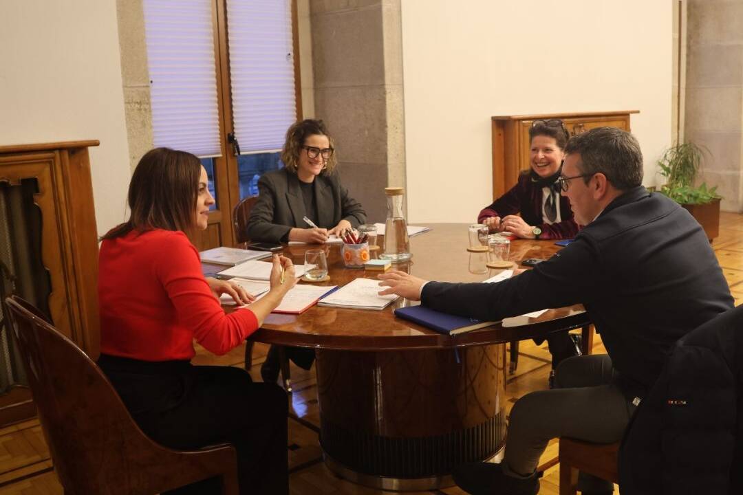 Ribadeo demandou na Deputación de Lugo o arranxo das estradas de titularidade provincial así como axuda para o equipamento do hospital asilo e para a construción dun campo de herba artificial.2