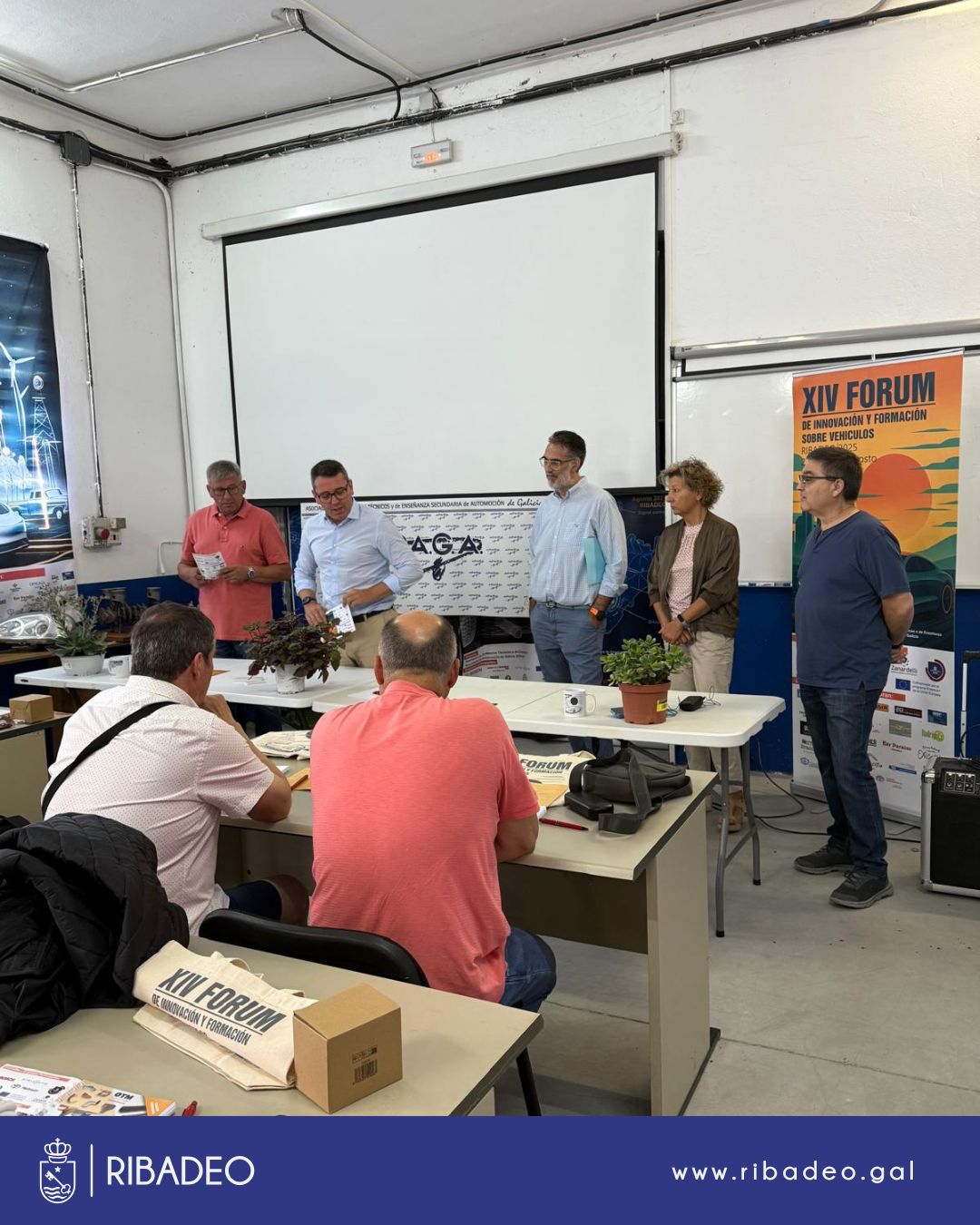 O alcalde participou na inauguraci&oacute;n do XIV F&oacute;rum de Innovaci&oacute;n e Formaci&oacute;n sobre Veh&iacute;culos, que se celebra en Ribadeo organizado por Apaga.