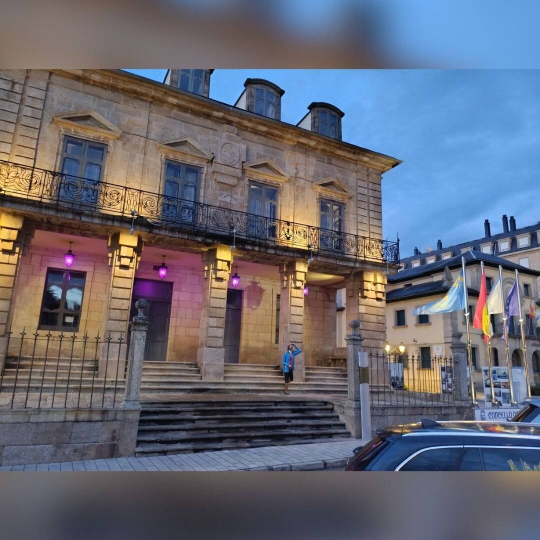 A Casa do Concello iluminarase hoxe de morado para conmemorar o Día Mundial do Alzheimer.