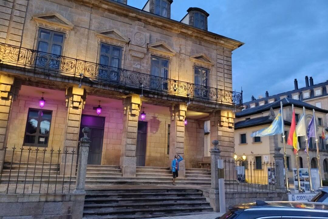 A Casa do Concello iluminarase hoxe de morado para conmemorar o Día Mundial do Alzheimer.