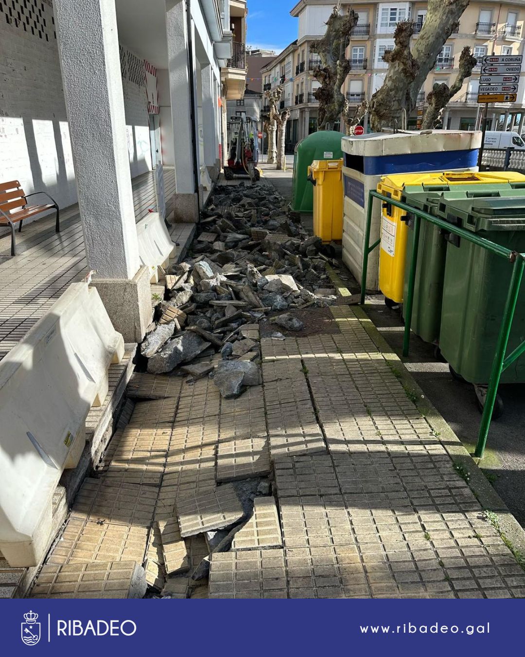 Ribadeo arranxa as beirarrúas da rúa Alza ata a confluencia coa Río do Amalló, debido ao mal estado que presentan.