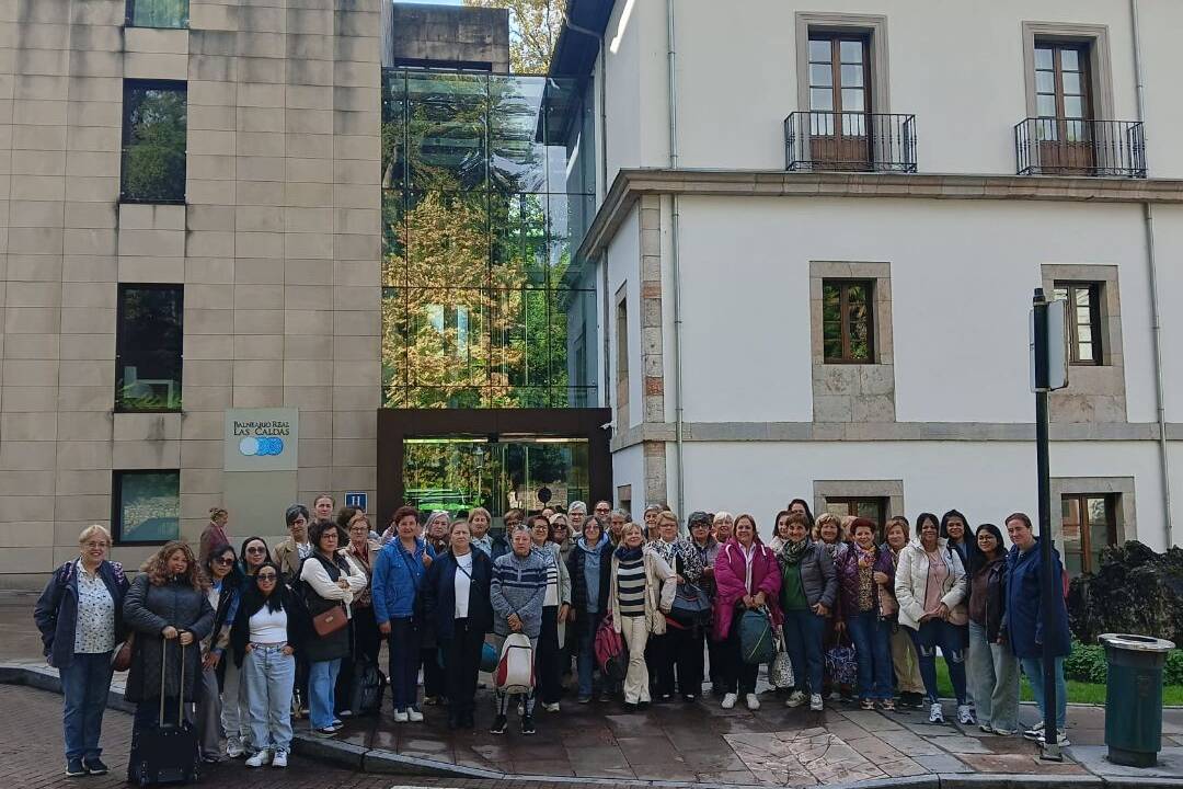 Medio centro de mulleres viaxaron ao Balneario de Las Caldas, en Oviedo, dentro do Programa de Apoio e Autocoidado da Área de Igualdade do Concello de Ribadeo.