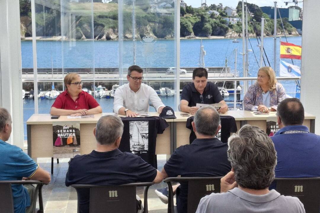 O Real Club Náutico de Ribadeo acolleu a presentación da XXXV Semana Náutica, que se desenvolverá do 2 ao 17 de agosto.