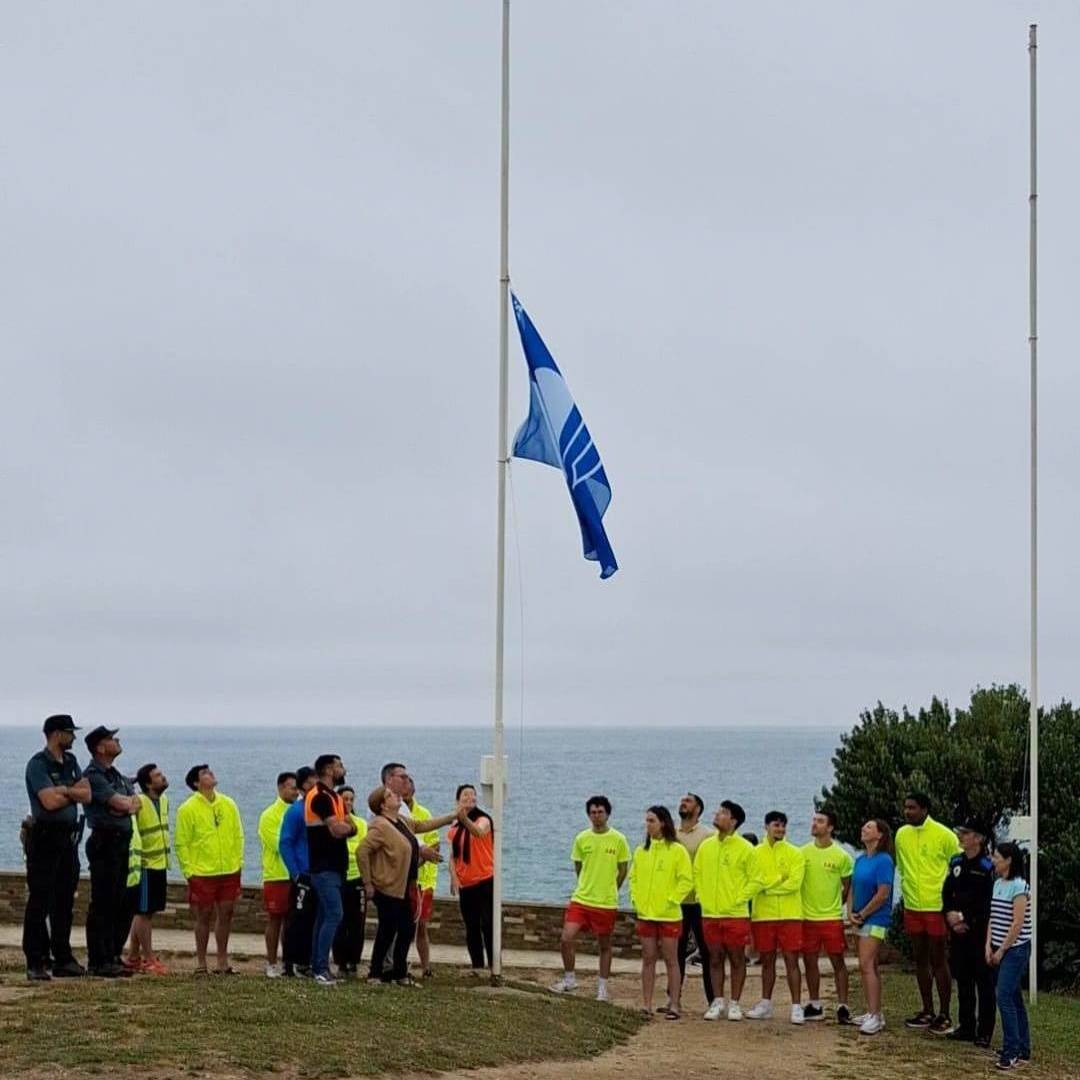 Ribadeo presentou o Plan de Salvamento e Seguridade para este verán e procedeu ao izado da bandeira azul na praia das Catedrais 2