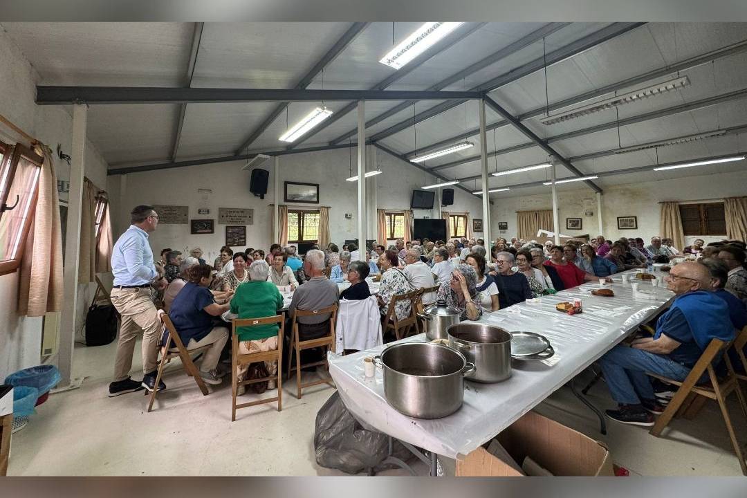 O programa Preto de ti, do Concello de Ribadeo, celebrou unha xornada de encontro en Santa Cruz.
