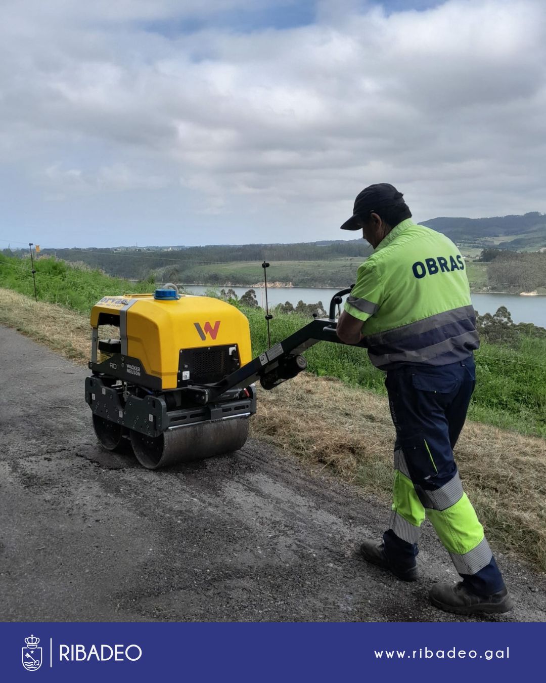 Ribadeo realiza tarefas de mantemento e conservaci&oacute;n na rede viaria municipal.