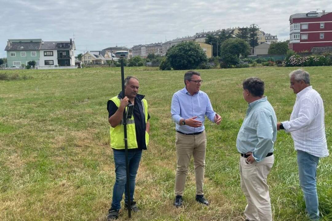 Ribadeo ocupa os terreos para a construción do novo centro de saúde.
