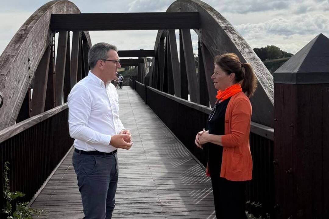 Máis de 48.000 persoas pasaron polas oficinas de turismo de Ribadeo durante os meses de xullo e agosto. O visitante estranxeiro segue en ascenso nun verán de récord.