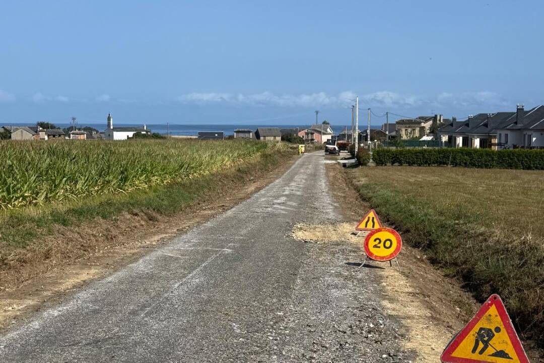Ribadeo inviste 1,2 millóns de euros neste 2025 nas estradas da zona rural. As vindeiras actuacións terán lugar en Vilaframil, Piñeira, Vilaselán, Cedofeita, Ove ou Remourelle. 2