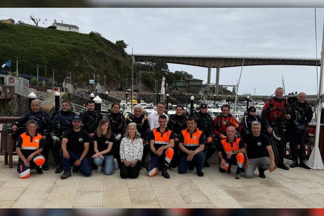 Ribadeo participou o pasado domingo nunha xornada de limpeza dos fondos mariños, que foi organizada polo Club de Buceo Costa Lugo.