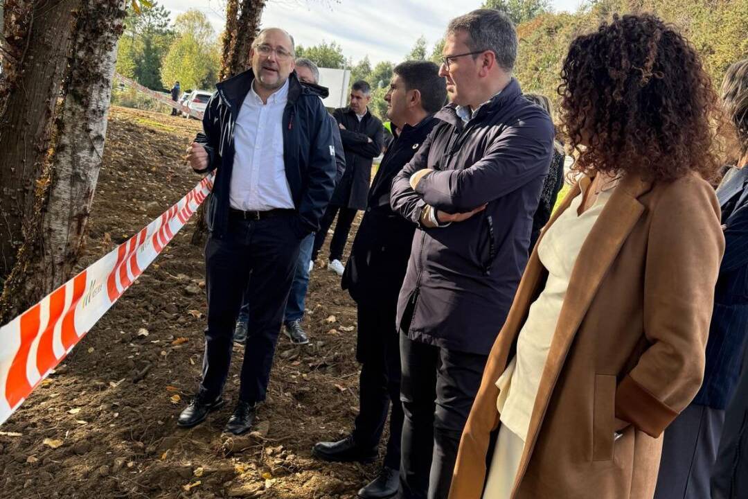 Ribadeo agradece a visita realizada hoxe polo delegado do Goberno, ao que o alcalde lle reclamou un segundo acceso desde a A-8 e outro directo á variante pola estrada de Vilela.
