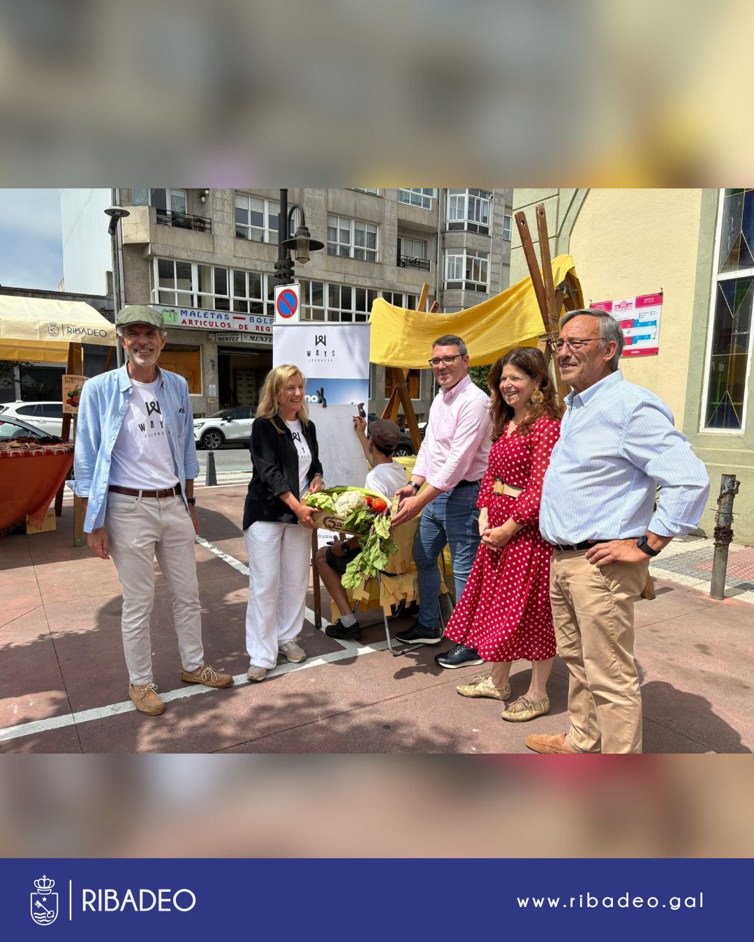 En Ribadeo arrincou o Mercado dos Domingos con moi boas expectativas e vendas.