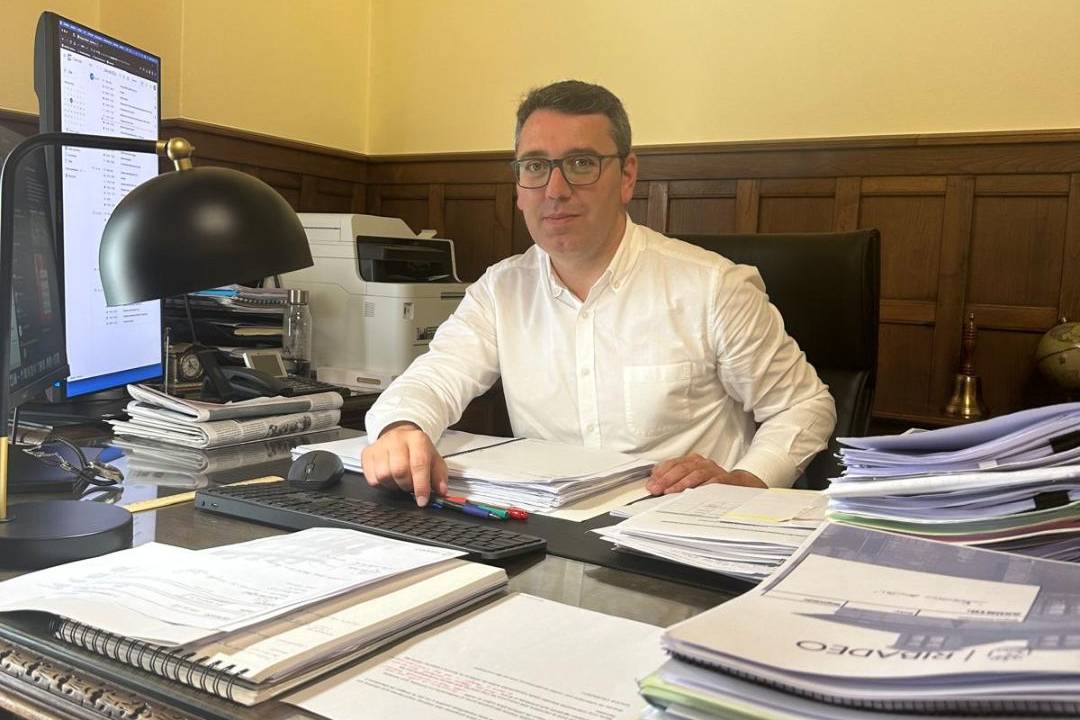 Ribadeo solicita investimento da Deputación de Lugo para a mellora do abastecemento da auga, do matadoiro e das instalacións deportivas.