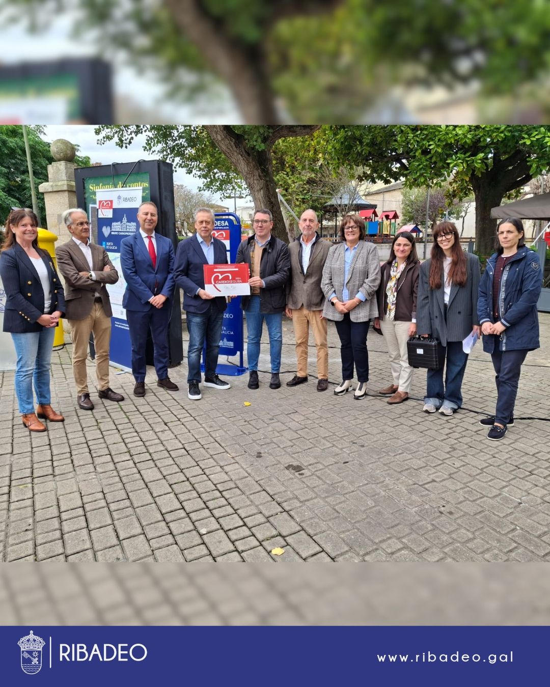 Ribadeo achega a cardioprotección ás súas rúas coa instalación de dous desfibriladores para salvar vidas e convértese no primeiro Concello cardioprotexido de Galicia.2