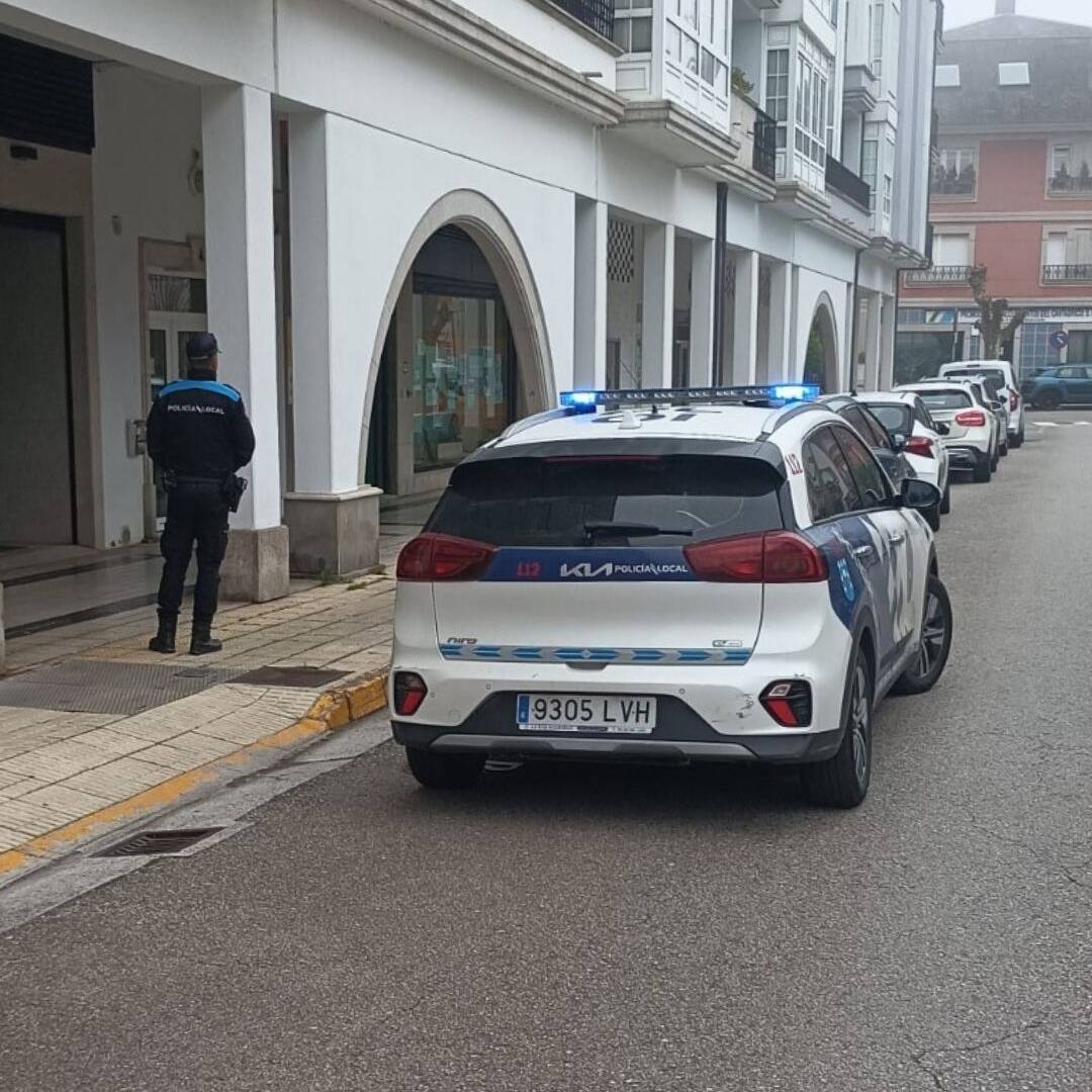 Ribadeo sanciona a quen deixa os excrementos dos seus animais na vía pública.