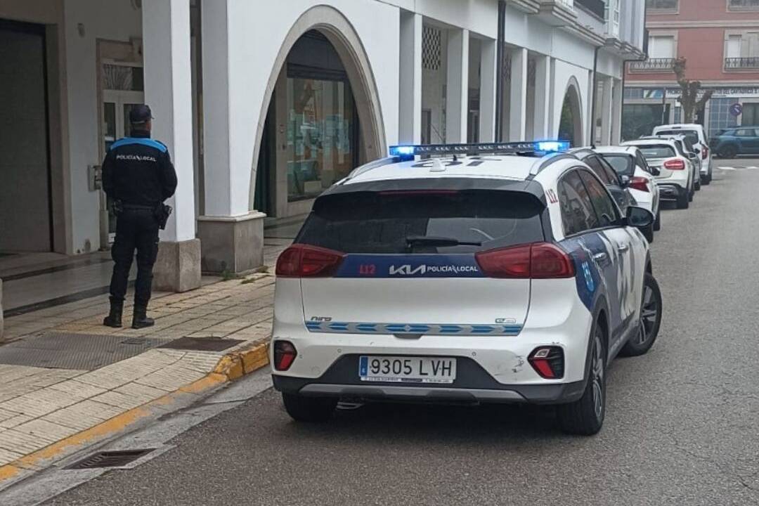 Ribadeo sanciona a quen deixa os excrementos dos seus animais na vía pública.