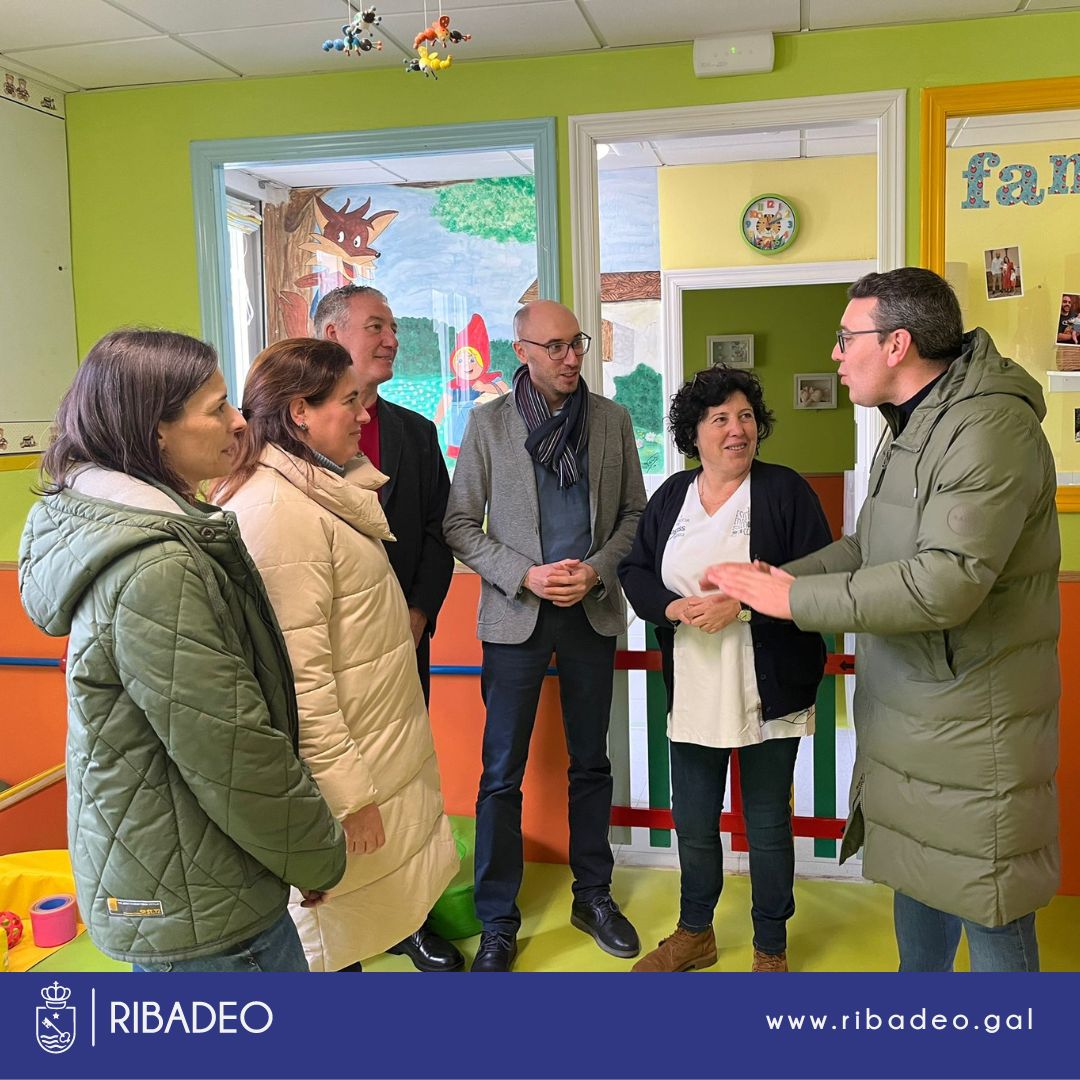 O alcalde fai unha valoración positiva da visita cursada á escola infantil polo director xeral de Familia