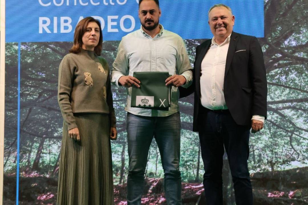 recollida bandeira verde ribadeo 2024